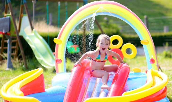 Piscina infantil com escorregador Piscina infantil com escorregador